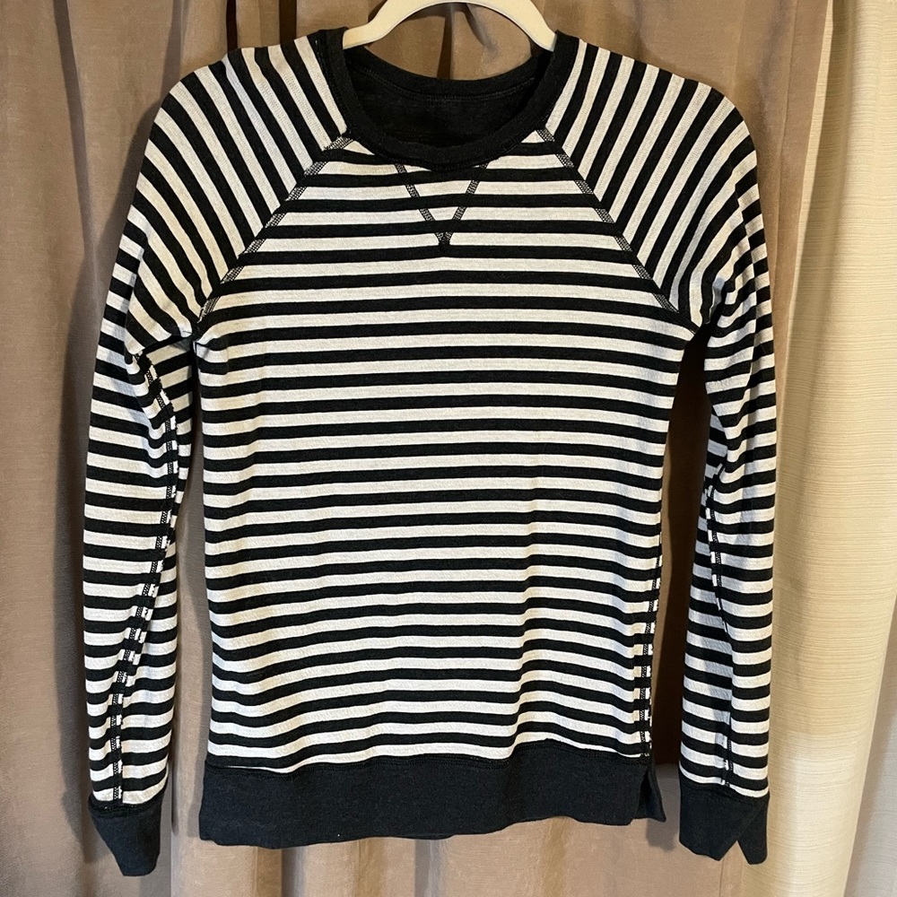 LULULEMON - Black and White Striped Reversible Sweater